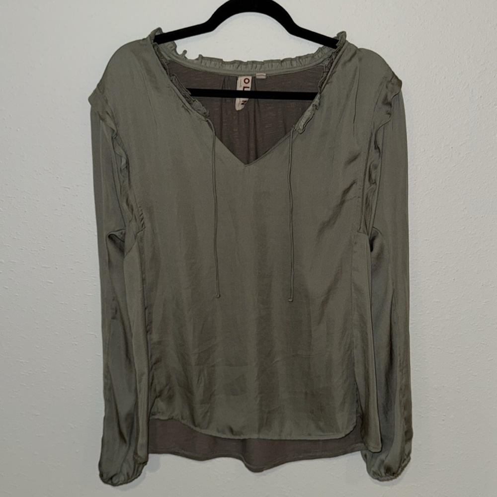 DOLAN - Anthropologie Olive Green Long Sleeve Ruffle Blouse – Size: M